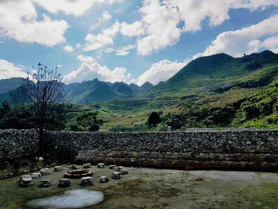 Lo Lo Homestay & Cafe Meo Vac Bagian luar foto