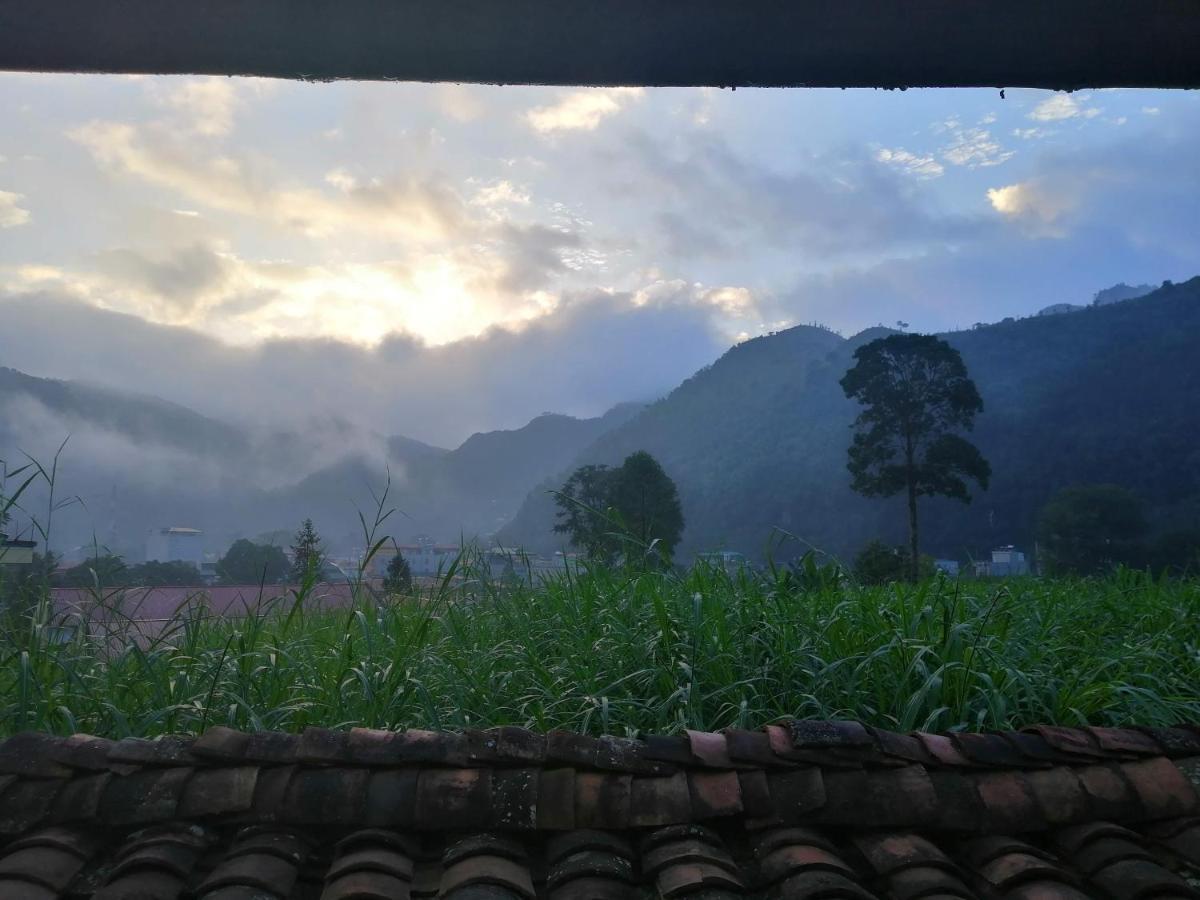 Lo Lo Homestay & Cafe Meo Vac Bagian luar foto